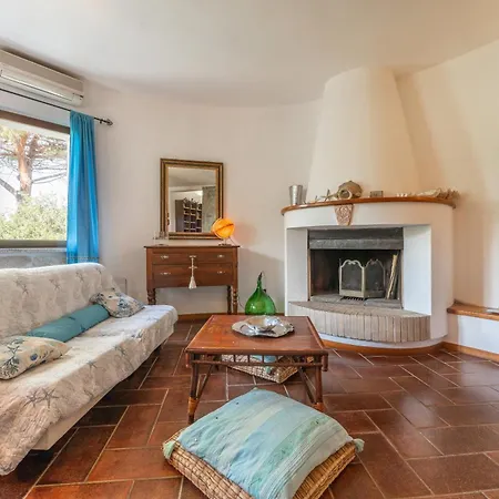Adelida Villa *